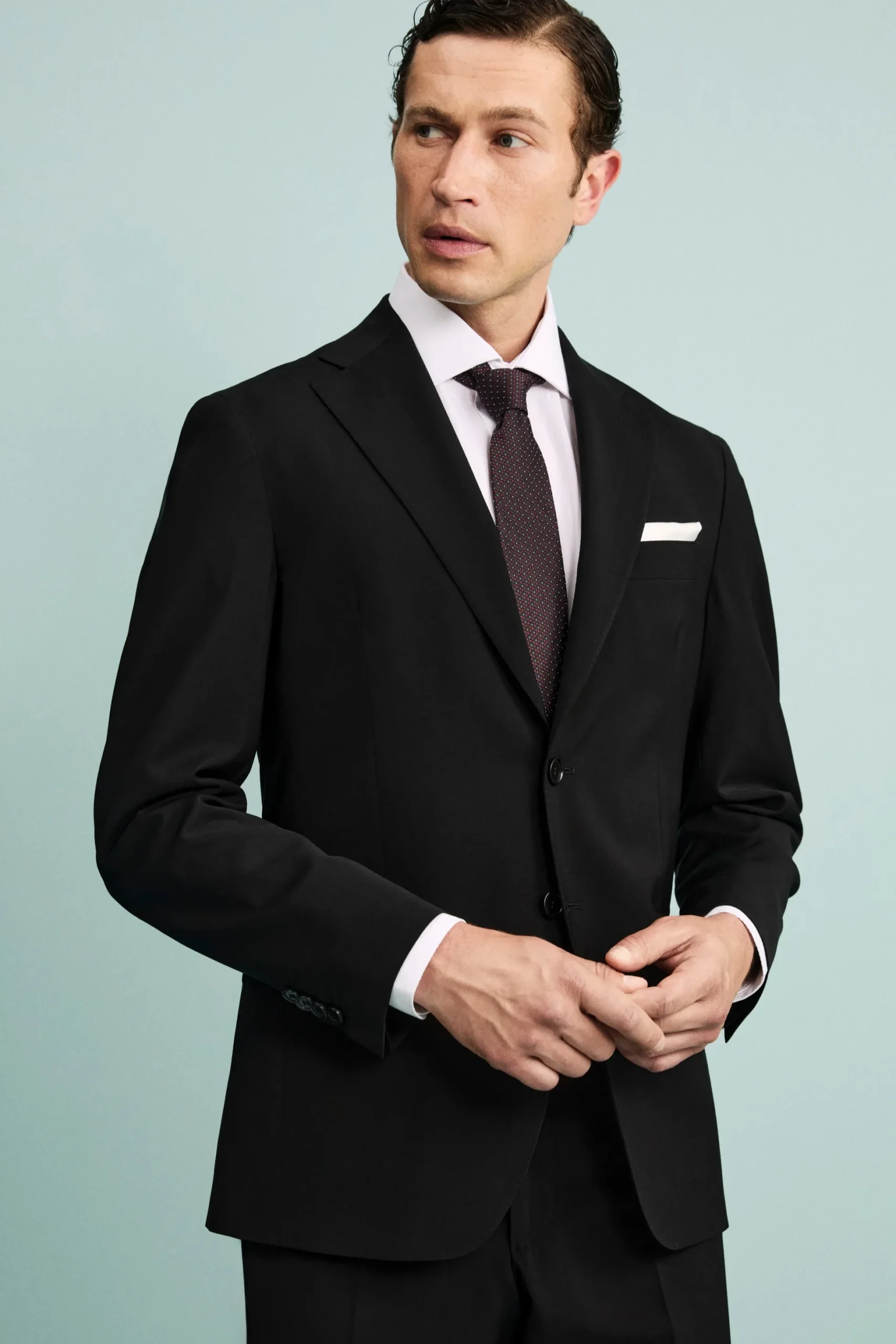 Abito in Lana Vergine Slim Fit con Revers Classico - NERO