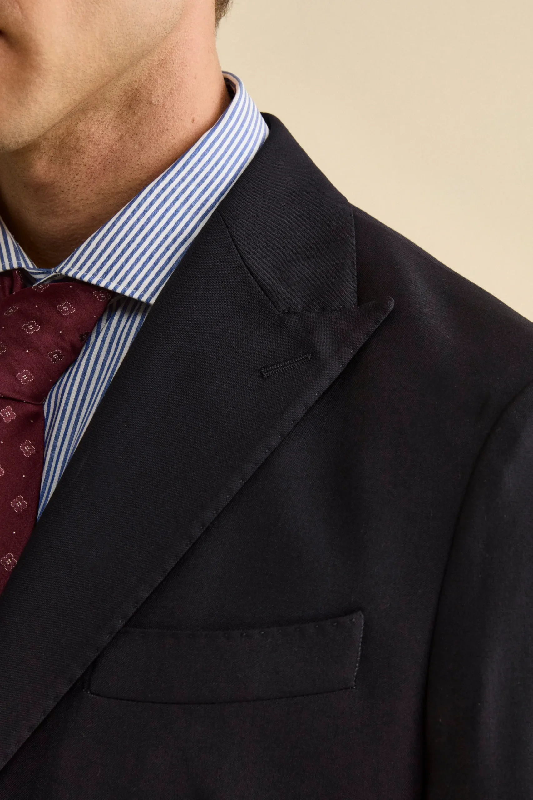 Abito Slim Fit in Lana Vergine con Revers a Lancia - BLU