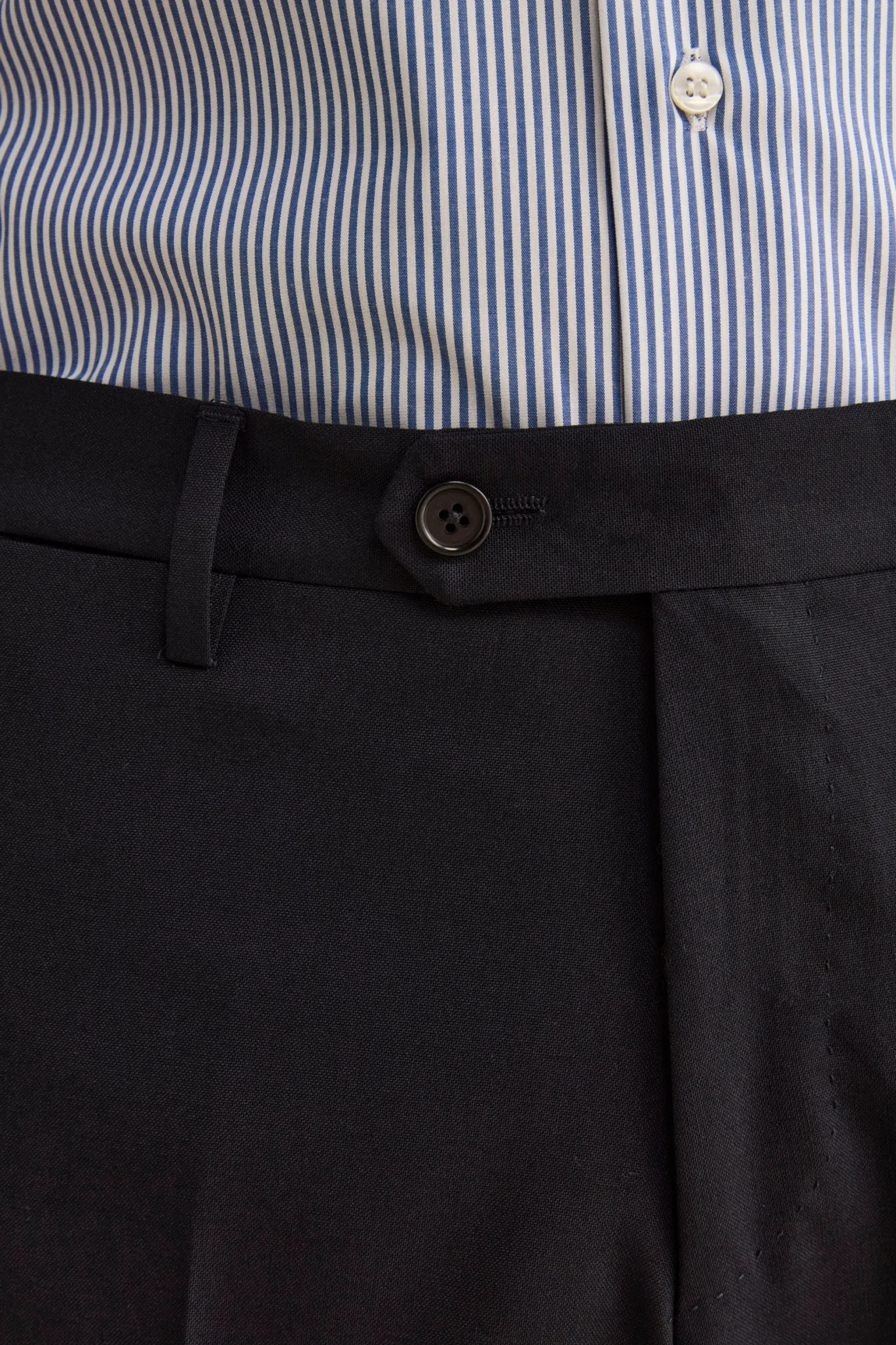 Abito Slim Fit in Lana Vergine con Revers a Lancia - BLU