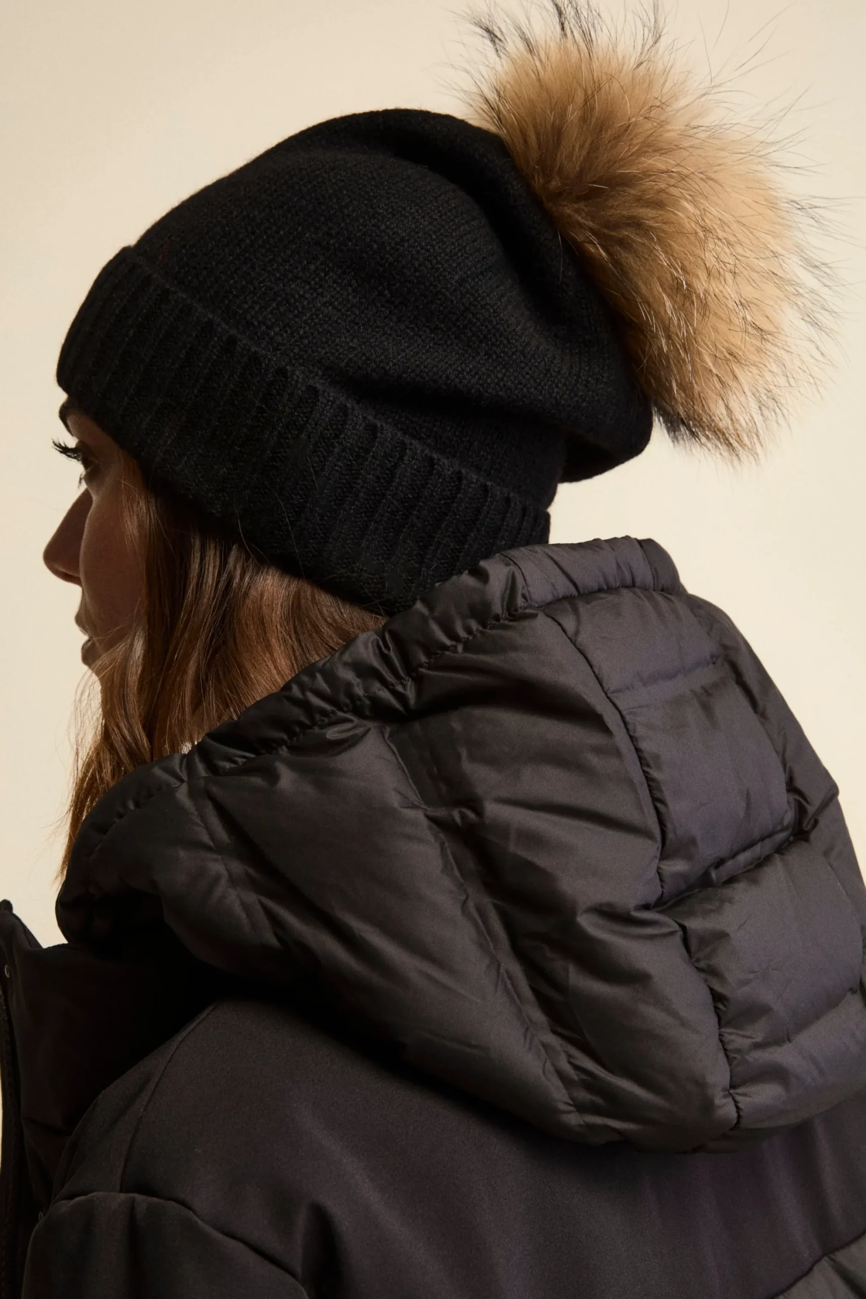 Berretto in Cashmere con Pompon - NERO