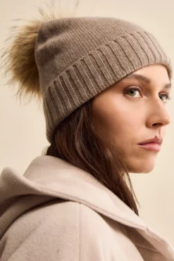 Berretto in Cashmere con Pompon - SABBIA