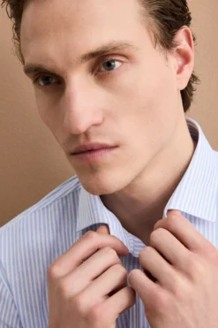 Camicia Custom Fit a Righe in Tessuto Tecnico - AZZURRO RIGATO