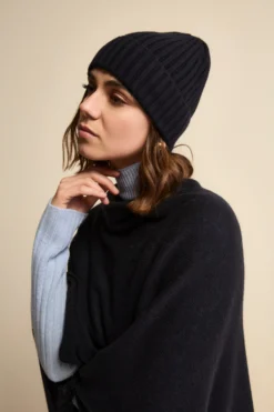 Cappello in cashmere a coste - BLU MARINE