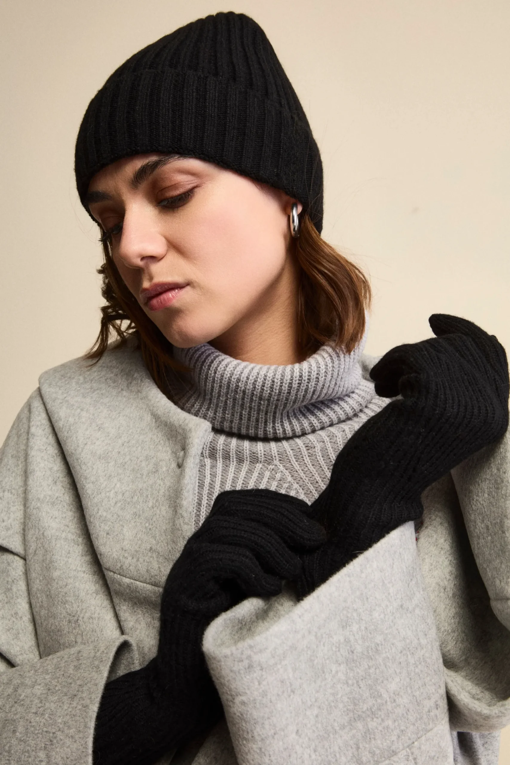 Cappello in cashmere a coste - NERO
