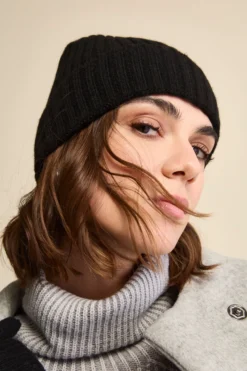 Cappello in cashmere a coste - NERO