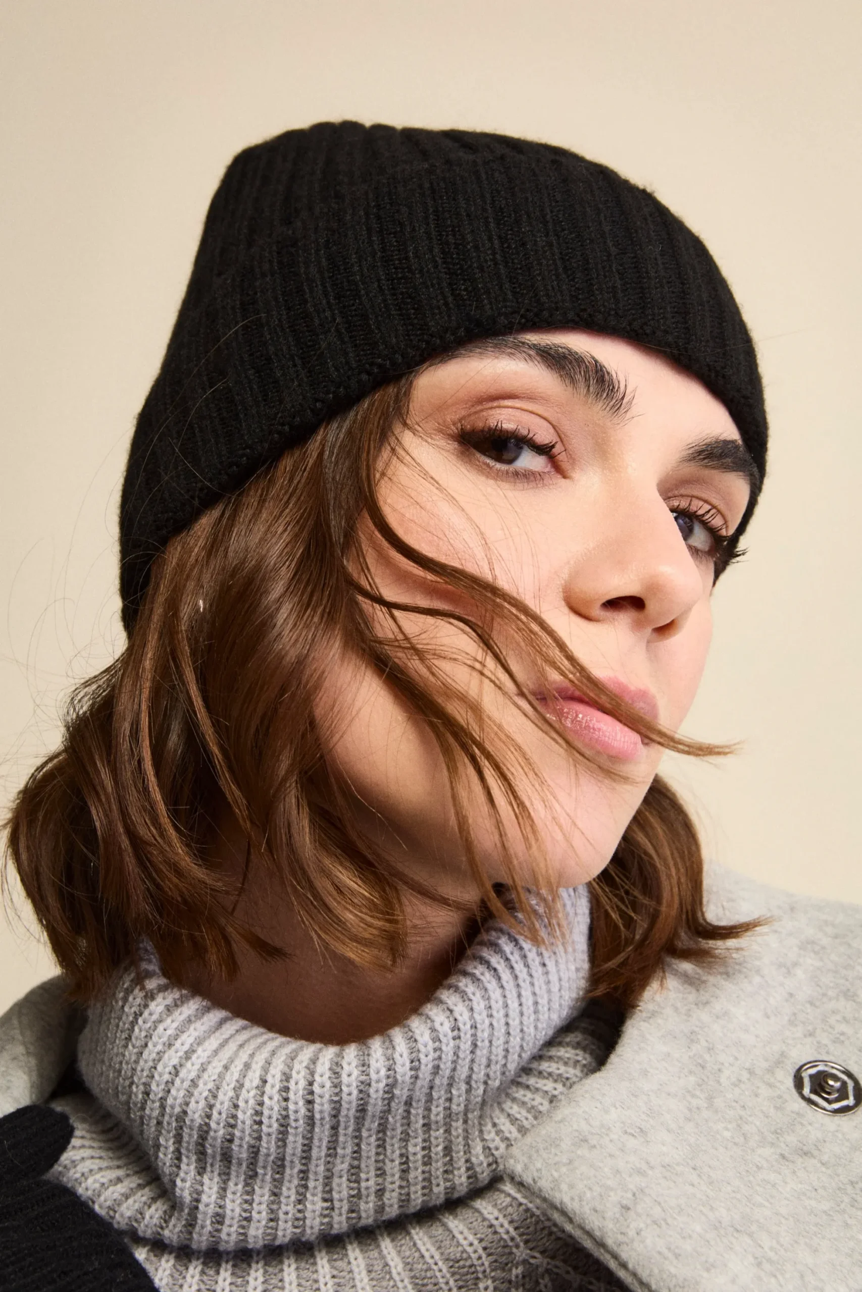 Cappello in cashmere a coste - NERO