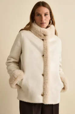 Cappotto Corto in Eco-Montone - MANDORLA