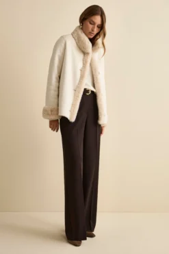 Cappotto Corto in Eco-Montone - MANDORLA