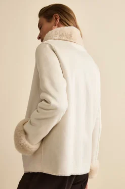 Cappotto Corto in Eco-Montone - MANDORLA