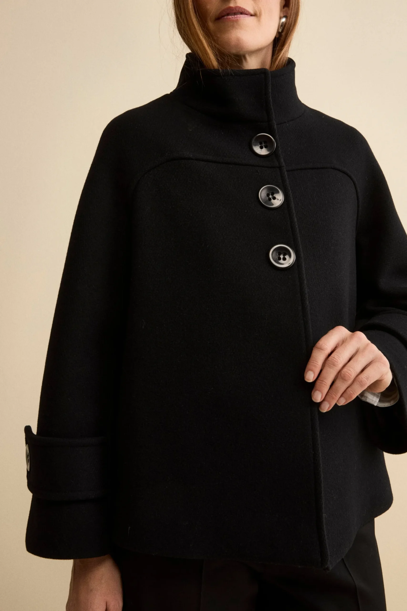 Cappotto Corto in Misto Lana con Maniche a Campana - NERO