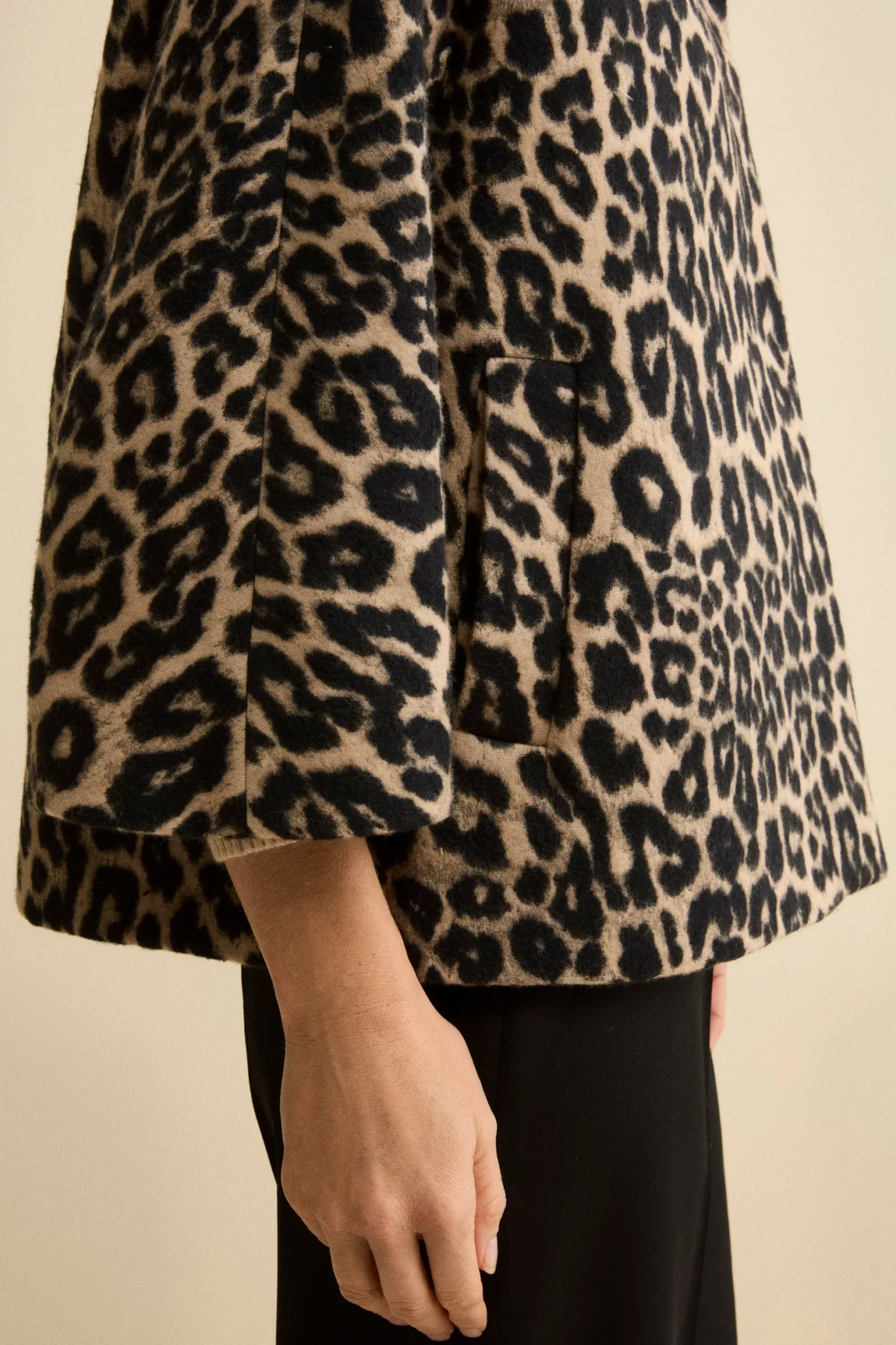 Cappotto Corto Svasato in Fantasia Animalier - MACULATO MORO
