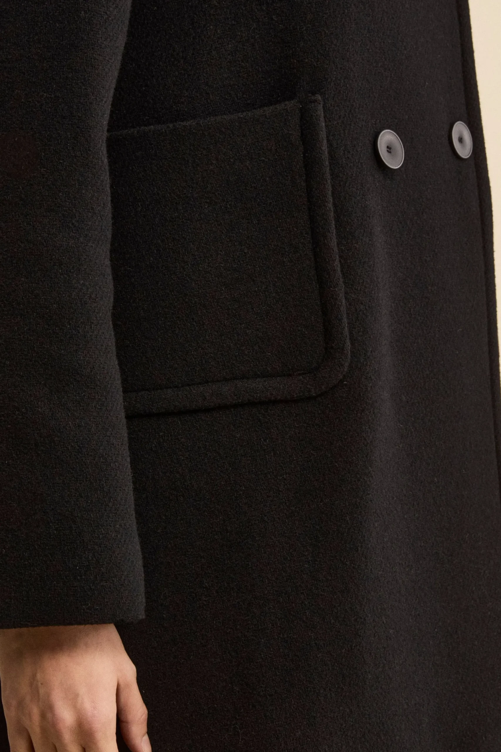 Cappotto Midi Doppiopetto in Lana Vergine con Martingala - NERO