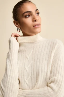 Dolcevita in Lana e Cashmere con Treccia - LATTE
