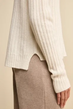 Dolcevita in Lana e Cashmere con Treccia - LATTE