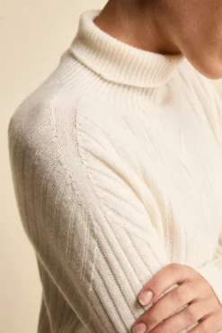 Dolcevita in Lana e Cashmere con Treccia - LATTE