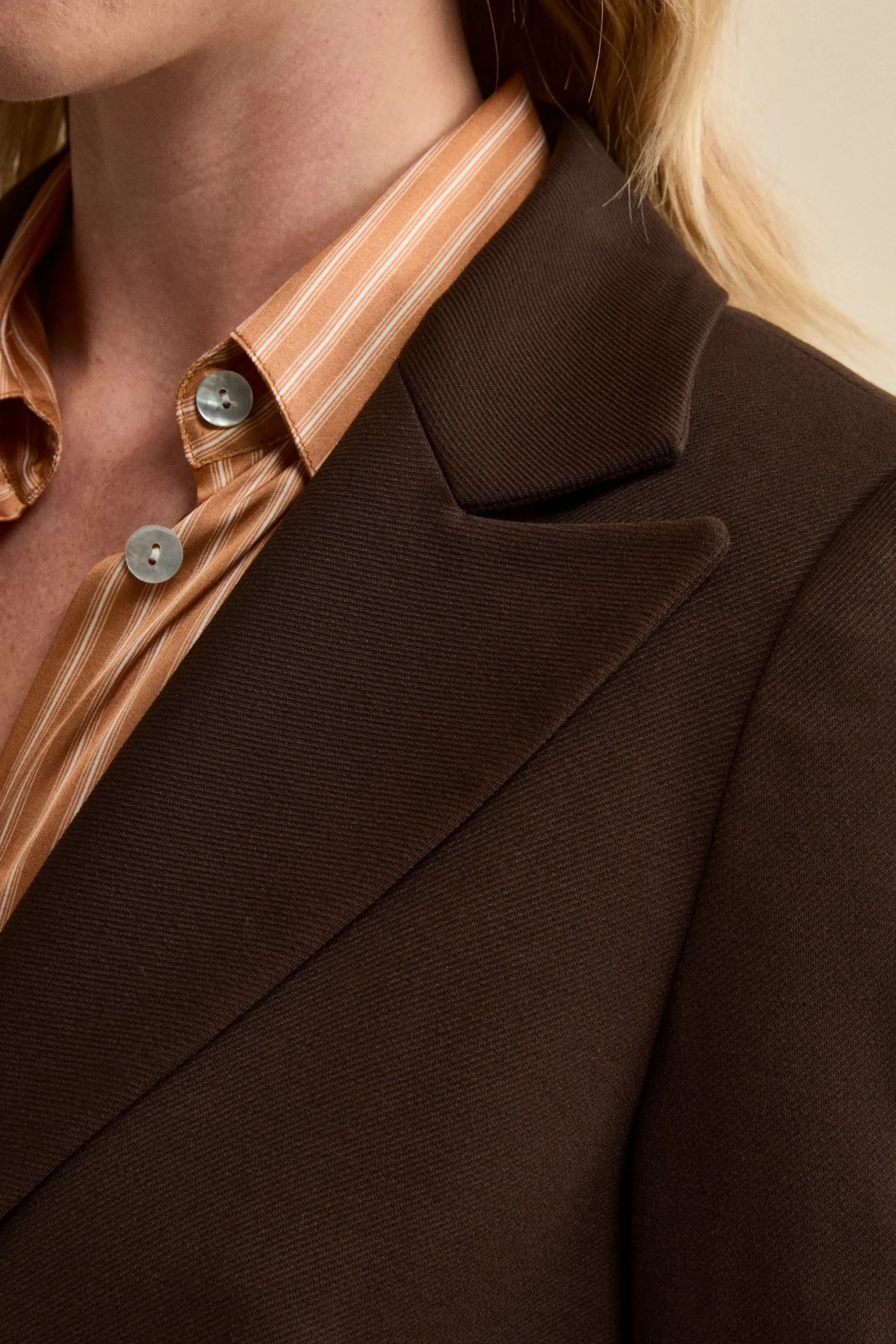 Giacca Lunga Elegante con Revers a Lancia - T.MORO