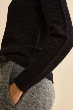 Maglia Girocollo Traforata in Lana Merino - NERO