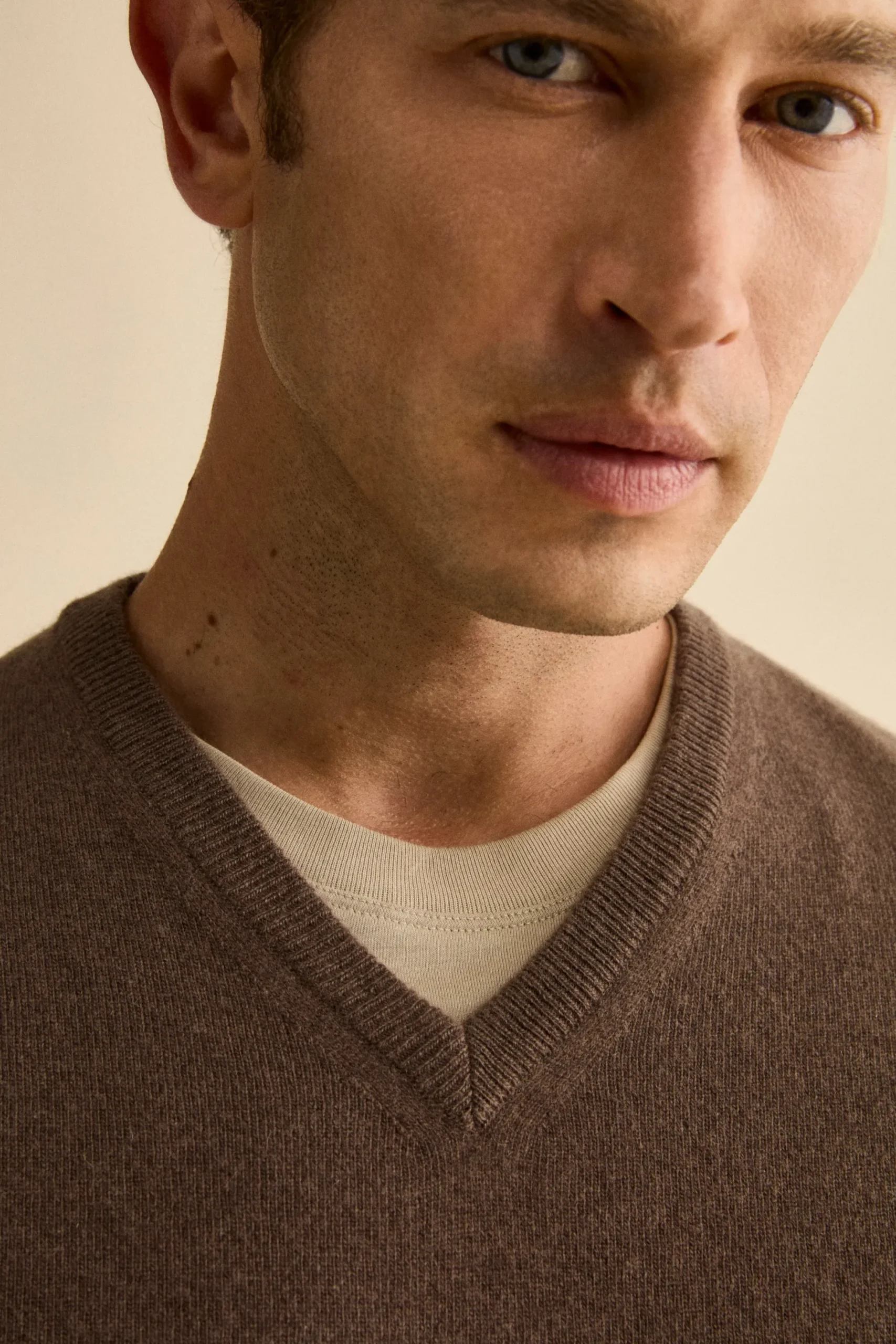 Maglia in lana con scollo a V - CACAO