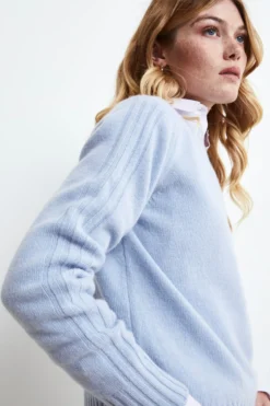 Maglia in lana e cashmere con scollo a barca - AZZURRO