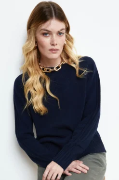 Maglia in lana e cashmere con scollo a barca - BLU