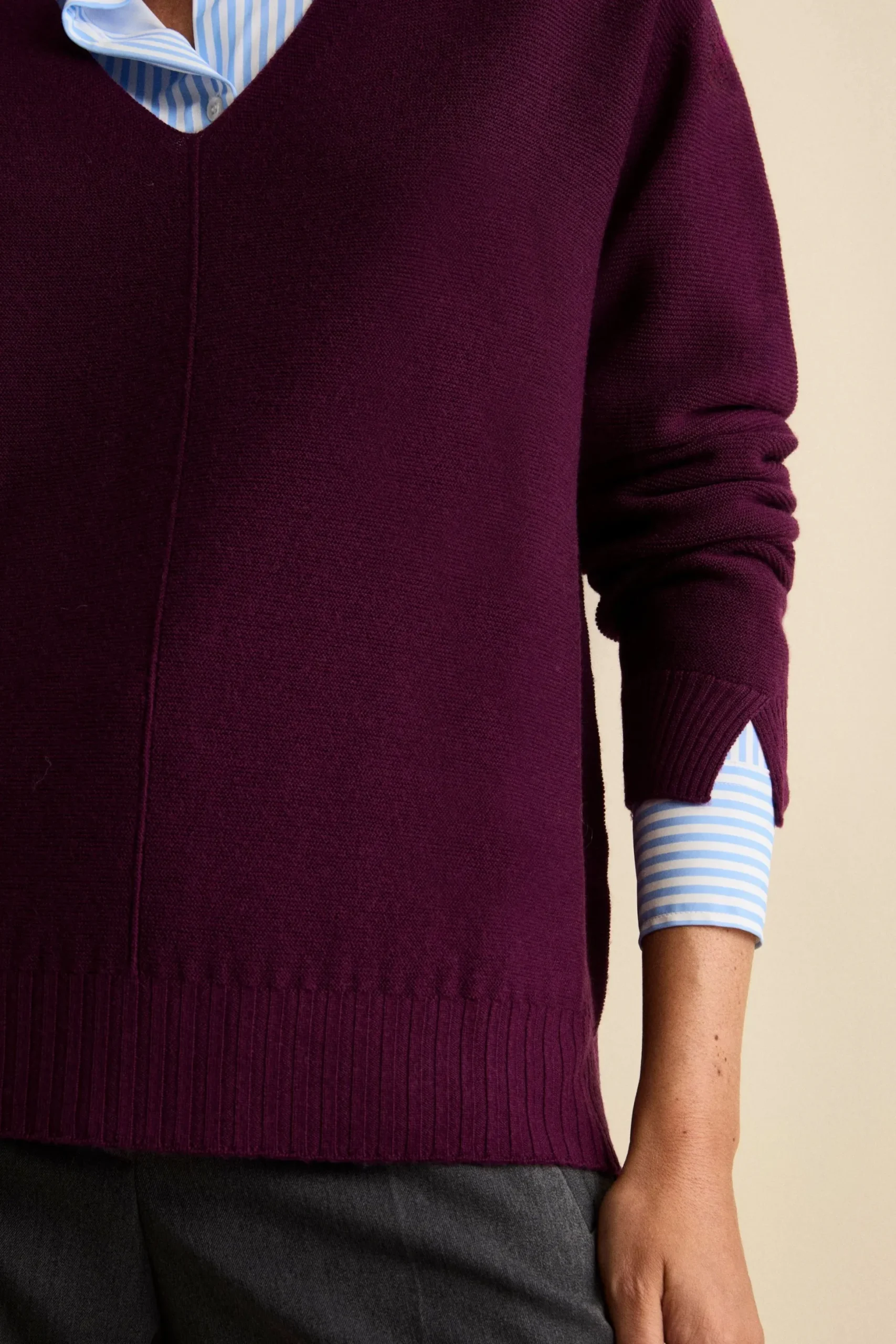 Maglia Over Scollo a V in Lana Merino - PRUGNA
