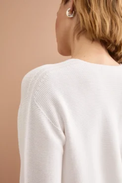 Maglia Scollo a V con Dettagli a Costine - BIANCO