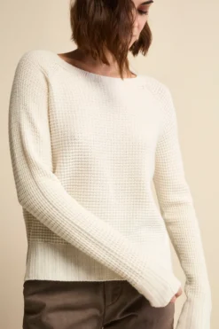 Maglia Scollo Barchetta in Lana Merino Lavorata - ECRU