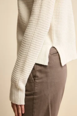 Maglia Scollo Barchetta in Lana Merino Lavorata - ECRU