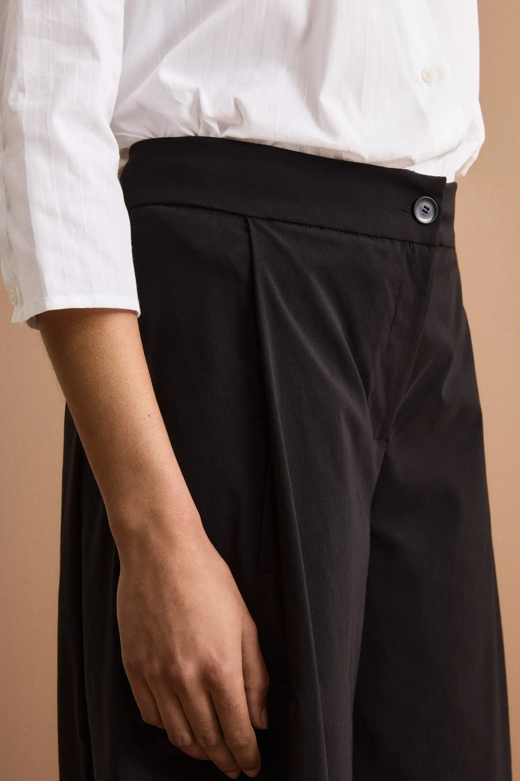 Pantalone a Gamba Larga con Pinces in Bengalina - NERO