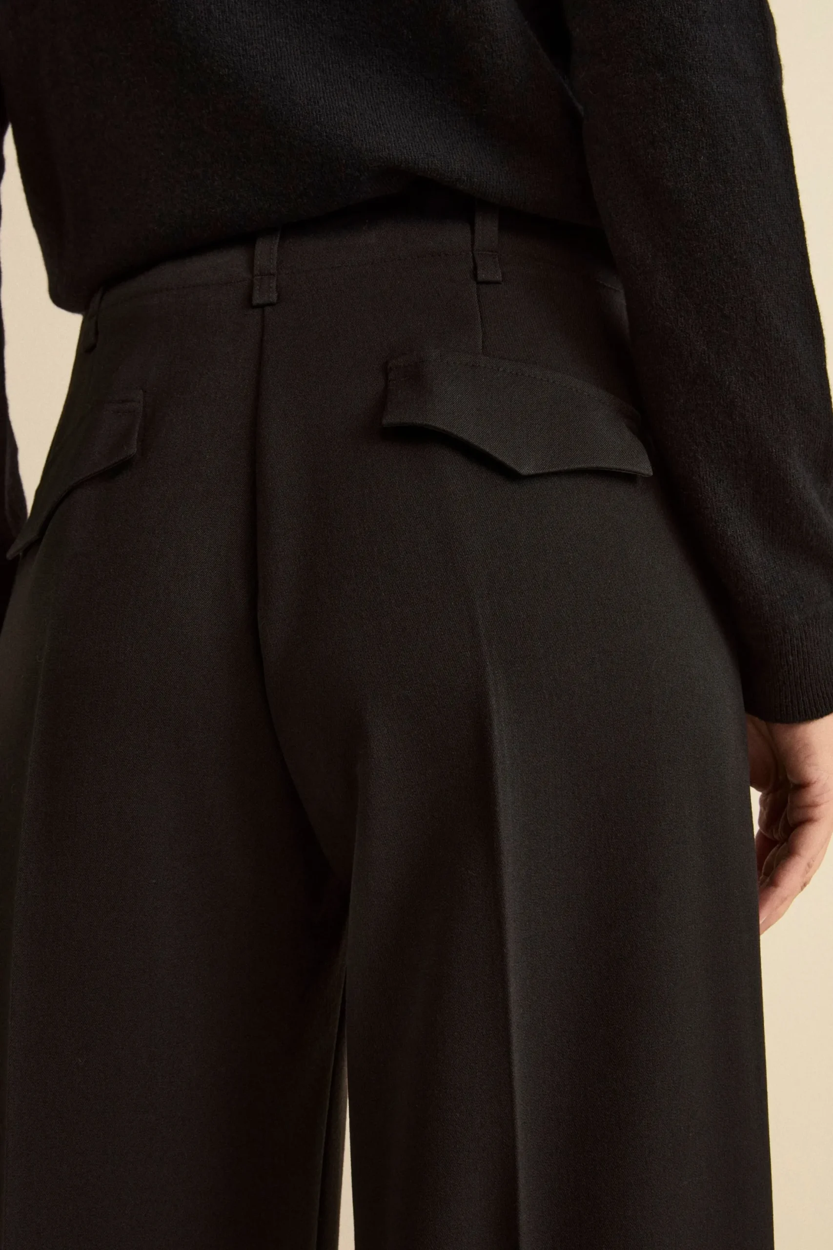Pantalone a palazzo con piega - NERO