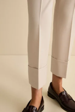 Pantalone a Sigaretta con Pieghe e Risvolto - PANNA