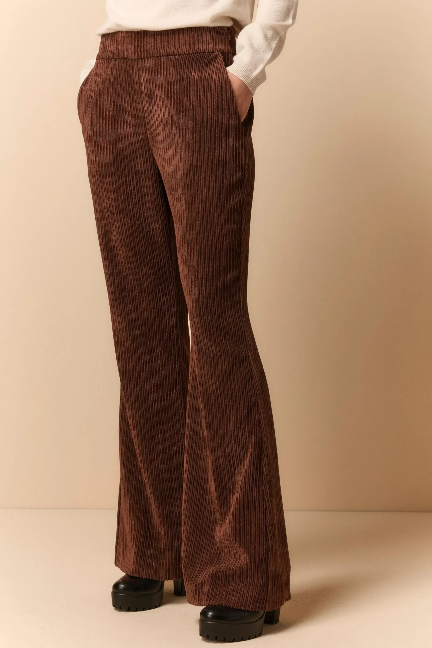 Pantalone a Zampa in Velluto - CANNELLA