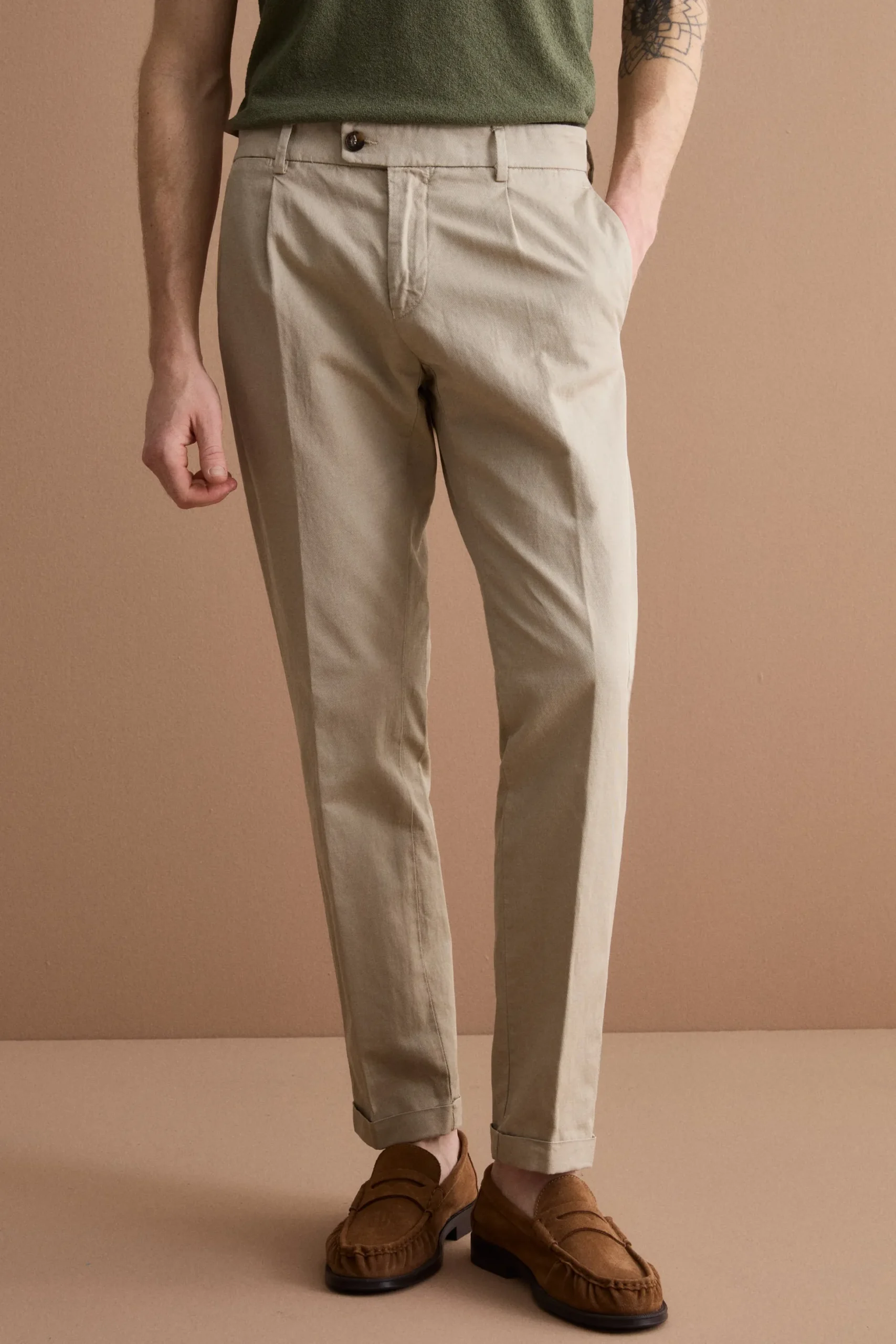 Pantalone Carrot in Misto Lino con Pinces e Risvolto - SABBIA
