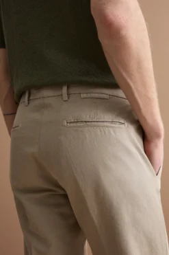 Pantalone Carrot in Misto Lino con Pinces e Risvolto - SABBIA