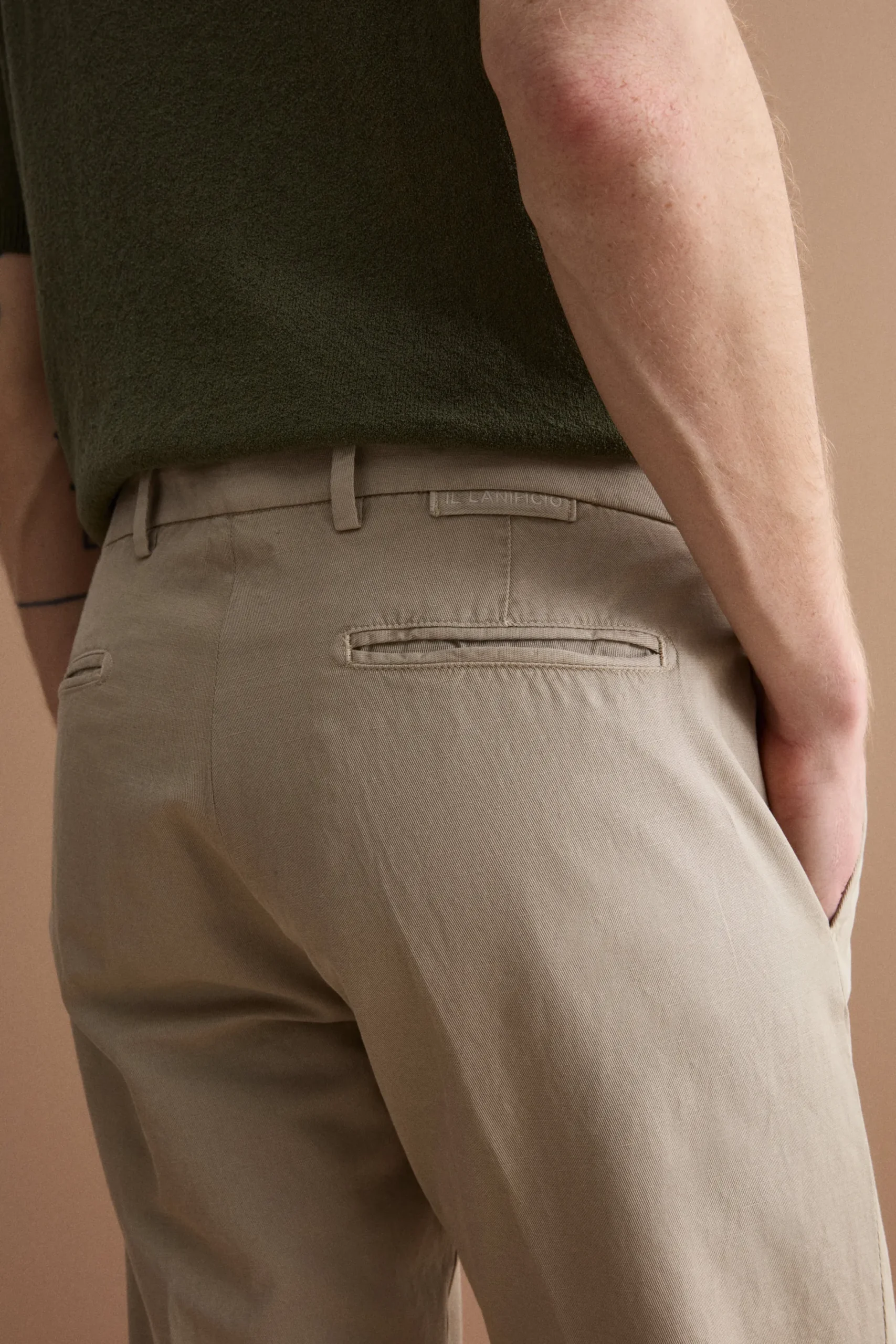 Pantalone Carrot in Misto Lino con Pinces e Risvolto - SABBIA
