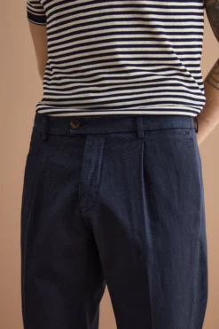 Pantalone Carrot in Misto Lino con Pinces e Risvolto - BLU