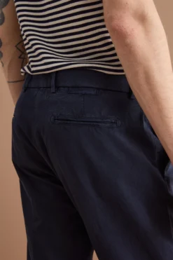 Pantalone Carrot in Misto Lino con Pinces e Risvolto - BLU