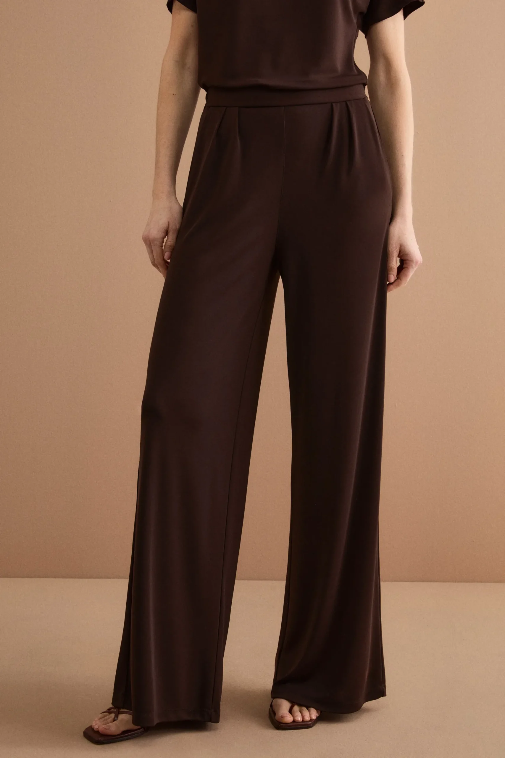 Pantalone Elegante con Pinces in Jersey Crêpe - CIOCCOLATO