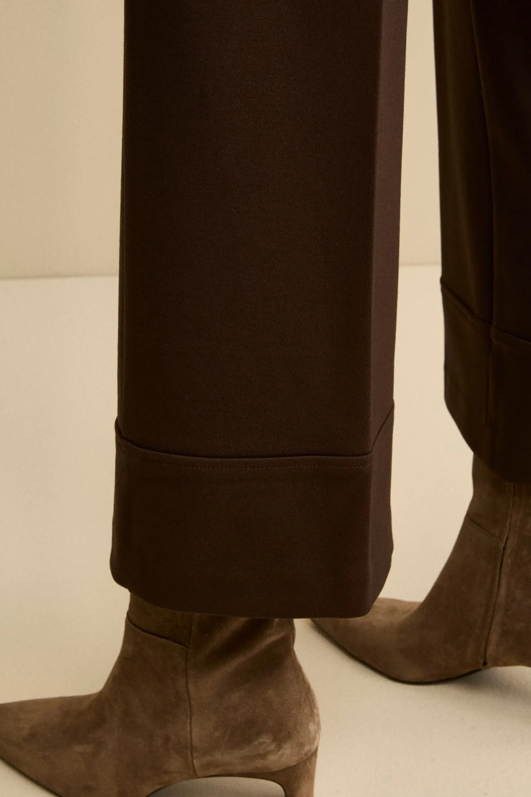 Pantalone Largo con Risvolto e Pieghe - T.MORO