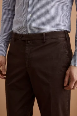 Pantalone Regular Fit in Gabardina di Cotone - MARRONE