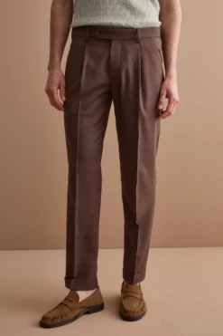 Pantalone Slim Fit in misto lana con Pinces e Risvolto - MARRONE