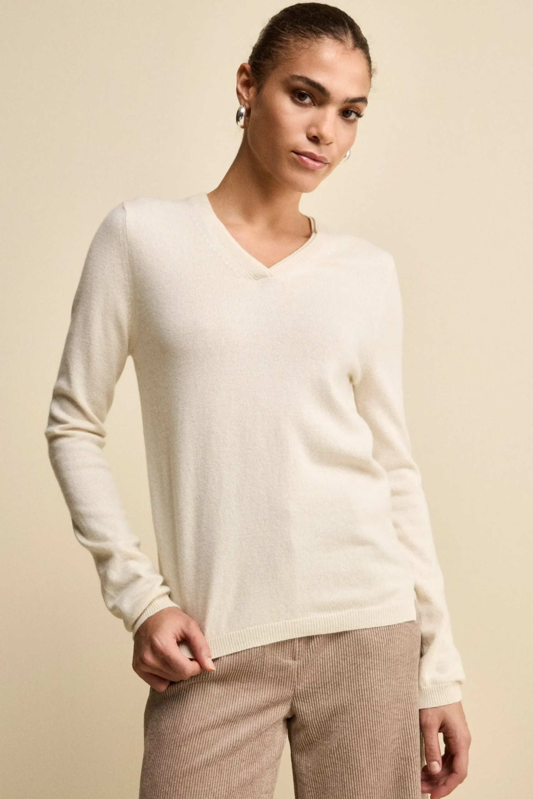 Pullover scollo a V in seta e cashmere - LATTE