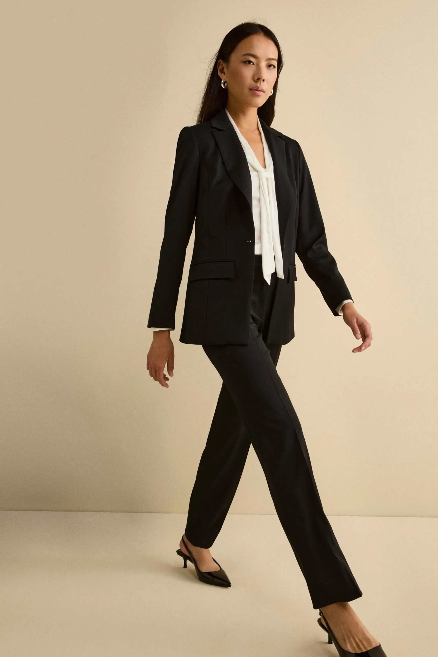 Tailleur Monopetto con Revers Classico in Lana Vergine - NERO