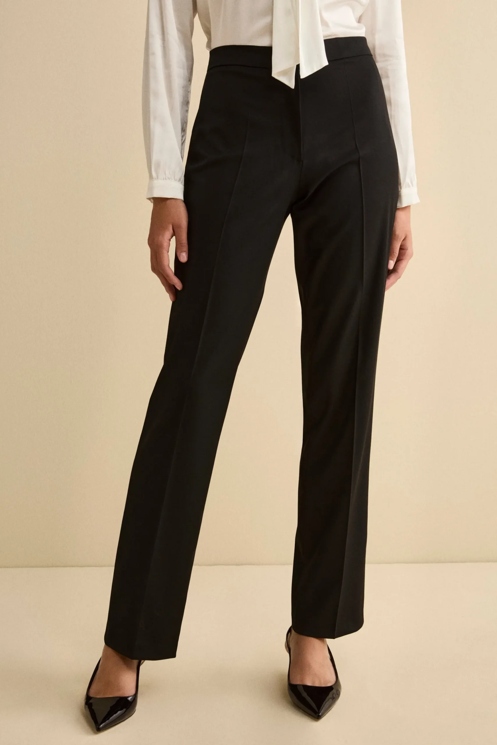 Tailleur Monopetto con Revers Classico in Lana Vergine - NERO