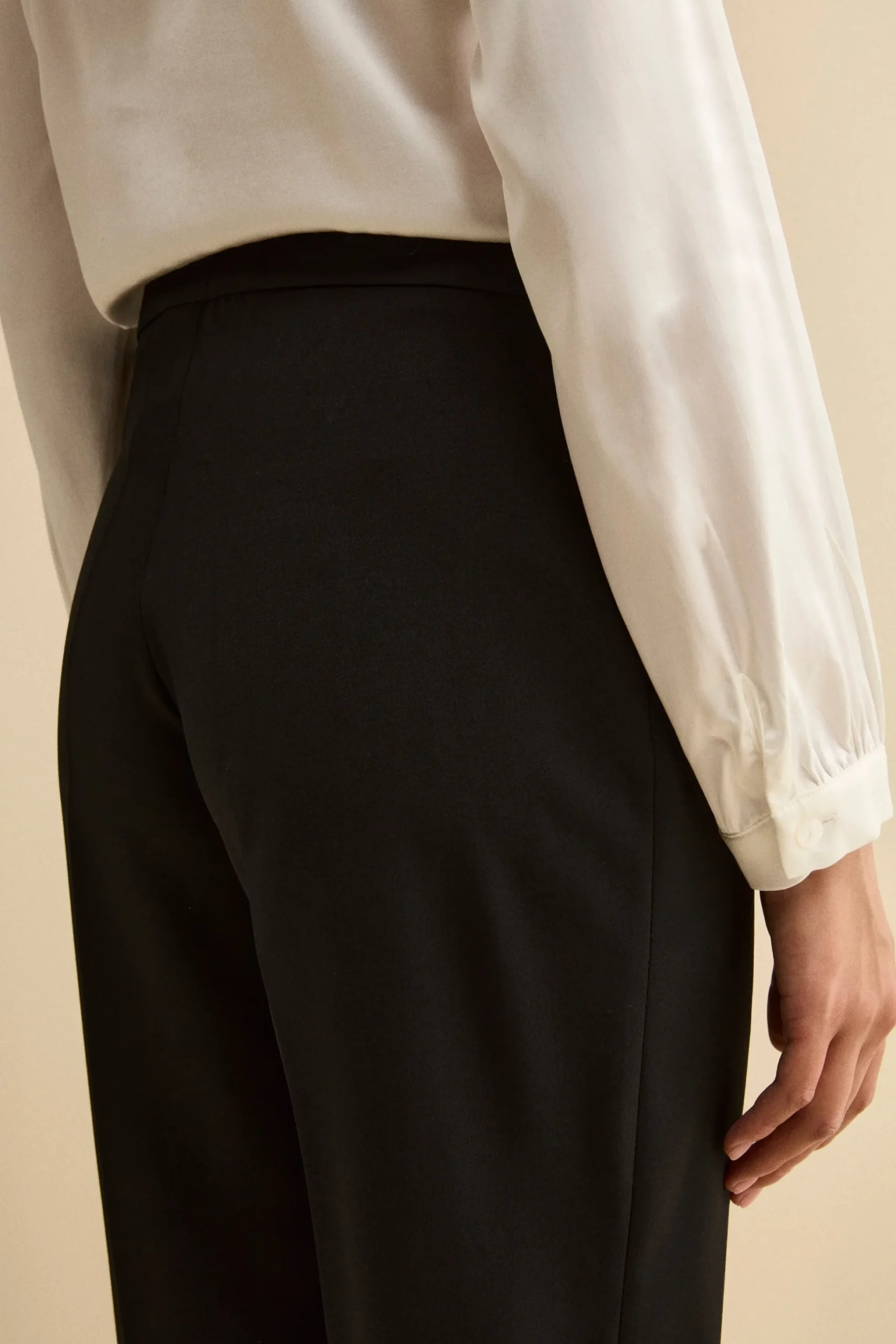 Tailleur Monopetto con Revers Classico in Lana Vergine - NERO