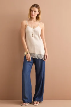 Top Elegante in Raso con Fondo in Pizzo - GESSO