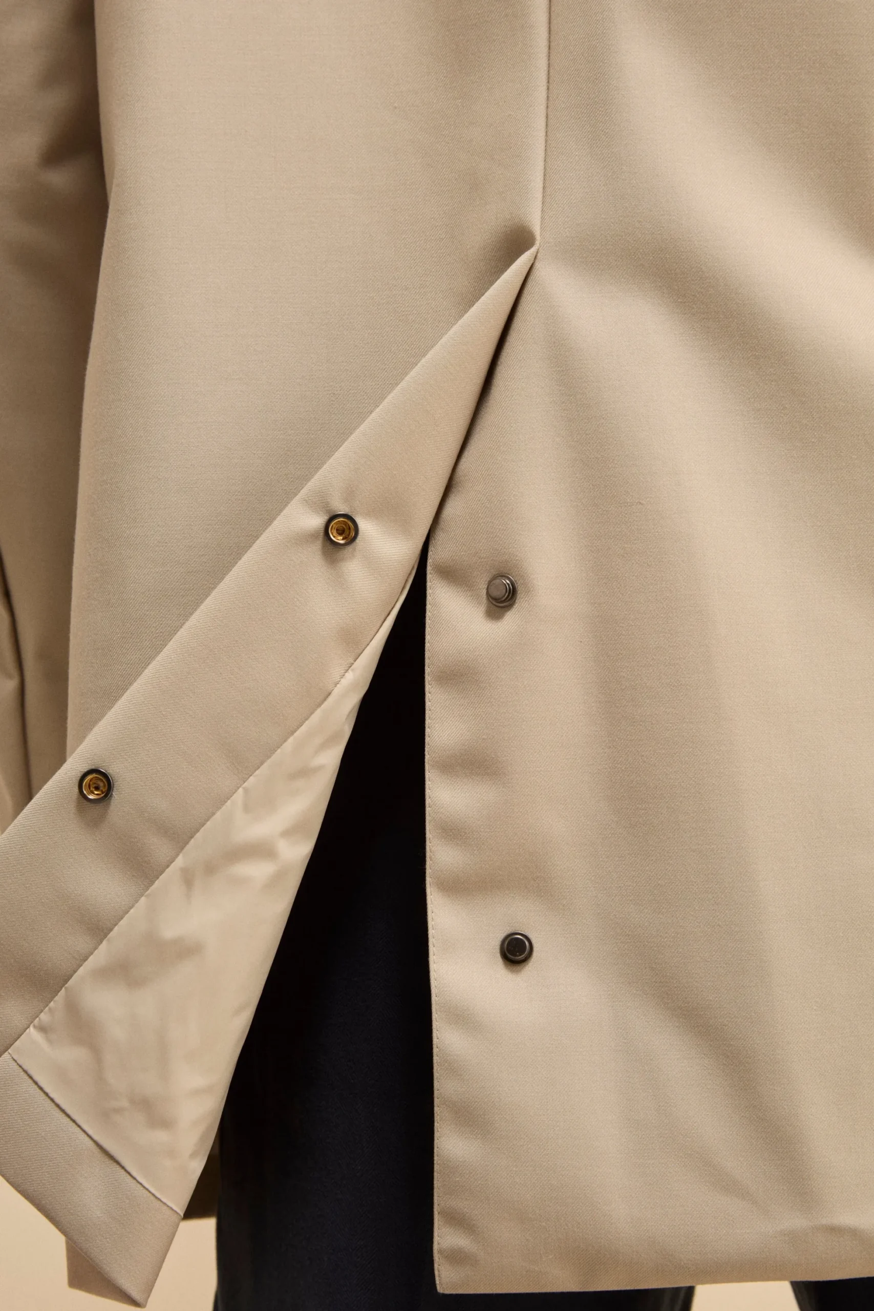 Trench Impermeabile con Pettorina - BEIGE